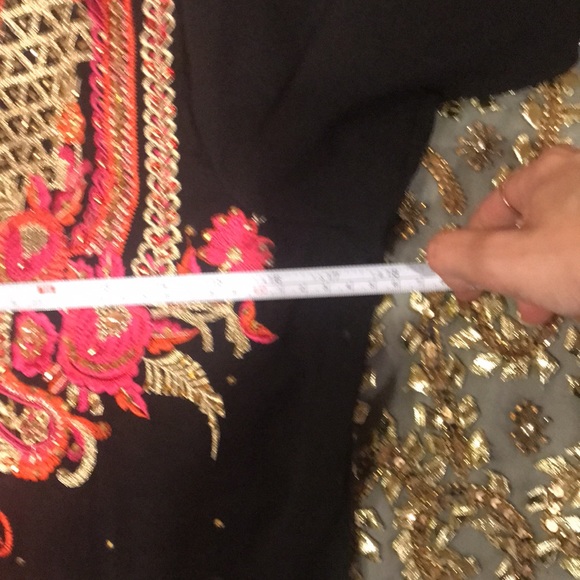 Pakistani 3 piece shalwar kameez - Picture 9 of 12